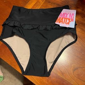 Kortni Jeane Ruffle Bottoms